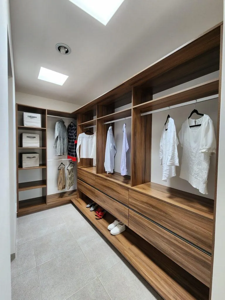 Closets y Vestidores, CATARA, Modelo Dalí